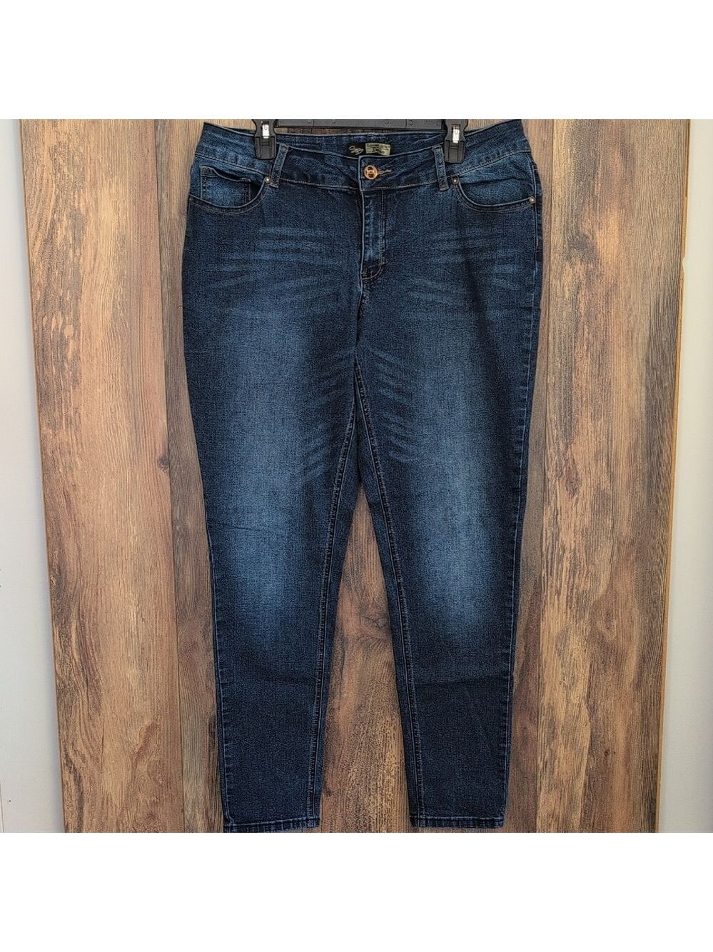 Suzanne Betro Denim Dark Wash Skinny Jeans 16                  C237
